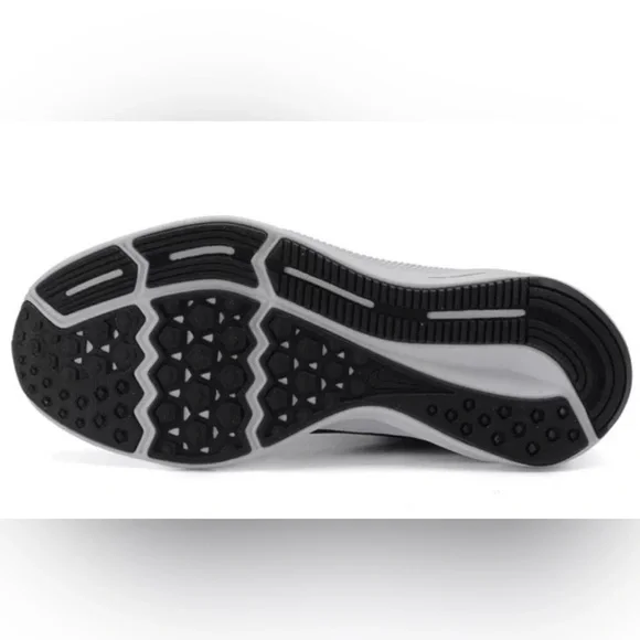 NWT- Women Nike Black Running Sneaker - Size 8 - Picture 4 of 4